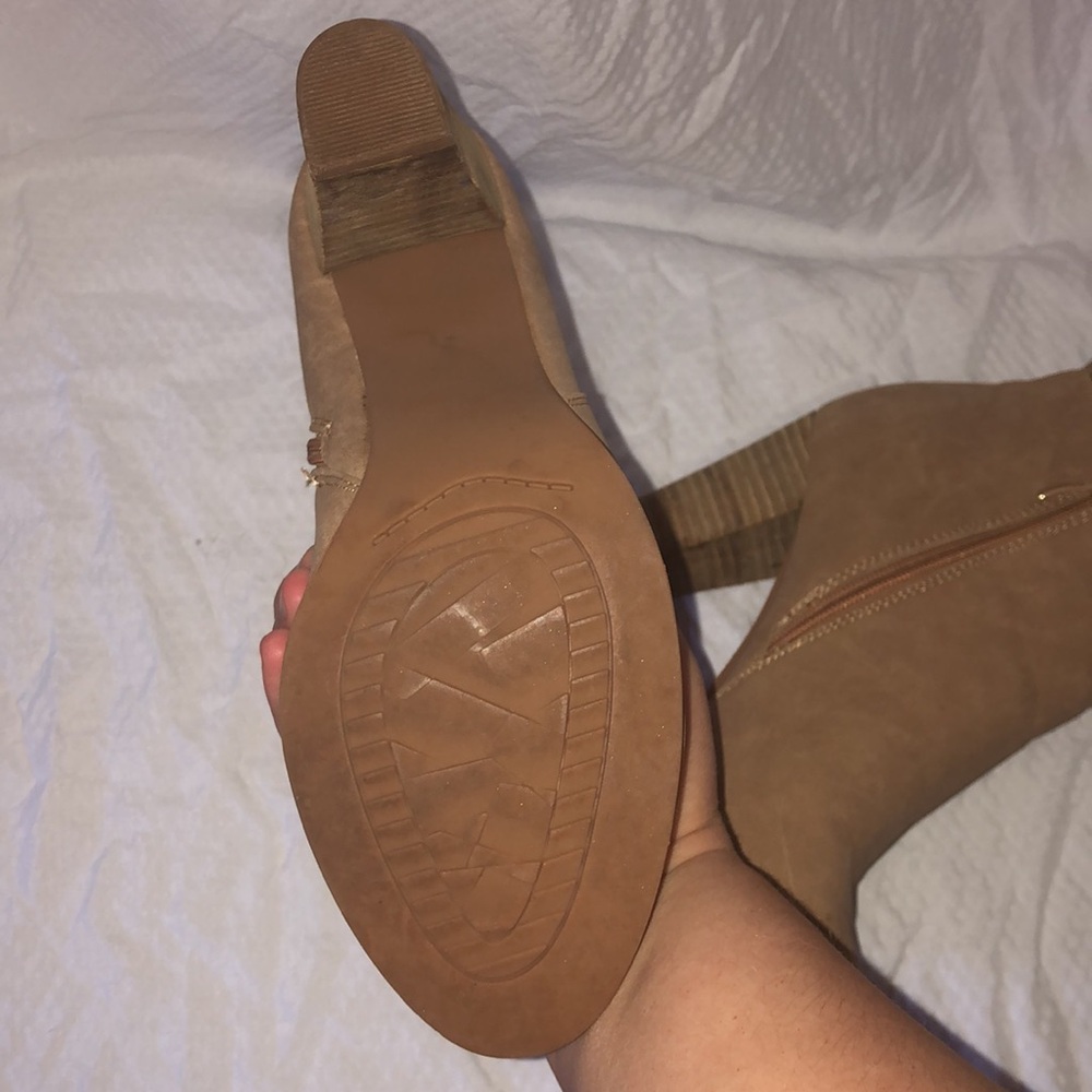 De Blossom Collection Comfort Woman’s Marlina-1 Size 9 Tan Heeled Suede Style - Picture 5 of 8